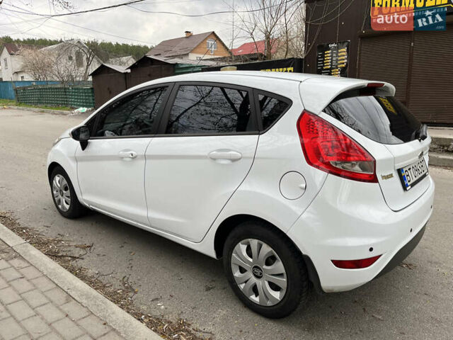 Білий Форд Фієста, об'ємом двигуна 1.4 л та пробігом 225 тис. км за 5900 $, фото 11 на Automoto.ua