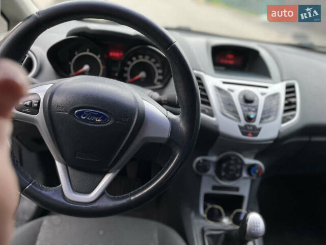 Білий Форд Фієста, об'ємом двигуна 1.4 л та пробігом 225 тис. км за 5900 $, фото 20 на Automoto.ua