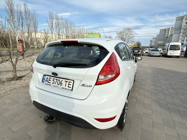 Белый Форд Фиеста, объемом двигателя 1.2 л и пробегом 147 тыс. км за 5800 $, фото 6 на Automoto.ua