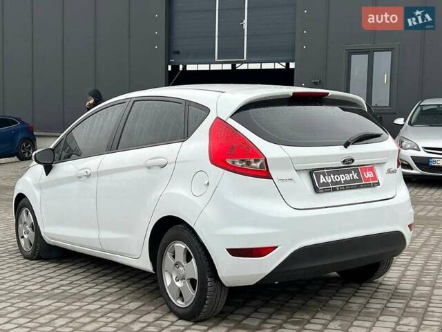 Білий Форд Фієста, об'ємом двигуна 1.2 л та пробігом 140 тис. км за 6990 $, фото 6 на Automoto.ua