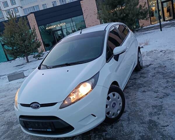 Белый Форд Фиеста, объемом двигателя 1.4 л и пробегом 95 тыс. км за 6900 $, фото 14 на Automoto.ua