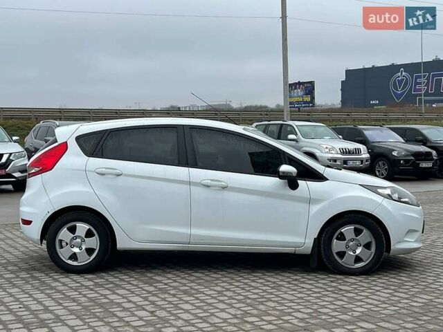 Білий Форд Фієста, об'ємом двигуна 1.2 л та пробігом 140 тис. км за 6990 $, фото 9 на Automoto.ua