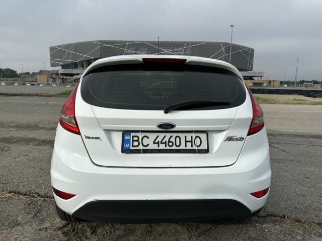 Белый Форд Фиеста, объемом двигателя 1.2 л и пробегом 140 тыс. км за 6300 $, фото 1 на Automoto.ua