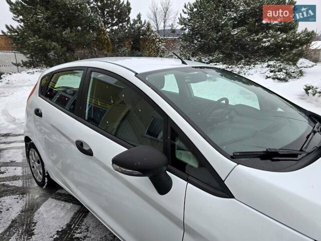 Білий Форд Фієста, об'ємом двигуна 1.25 л та пробігом 53 тис. км за 6400 $, фото 5 на Automoto.ua
