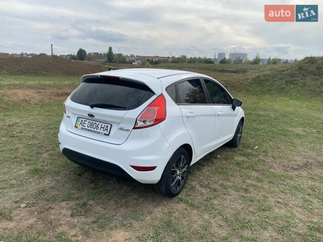Білий Форд Фієста, об'ємом двигуна 1 л та пробігом 122 тис. км за 7200 $, фото 3 на Automoto.ua
