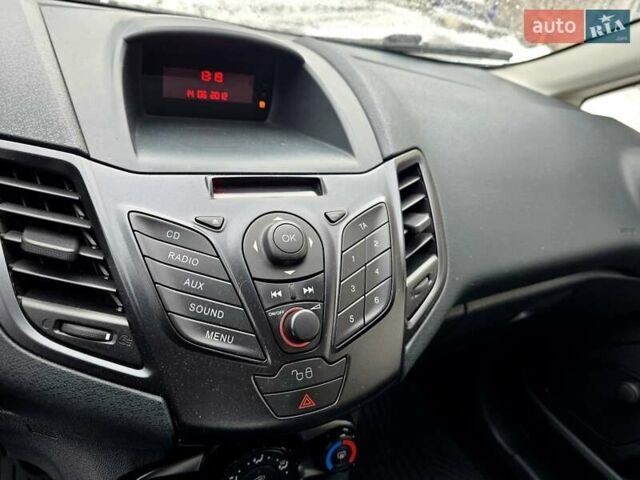 Білий Форд Фієста, об'ємом двигуна 1.25 л та пробігом 53 тис. км за 6400 $, фото 89 на Automoto.ua