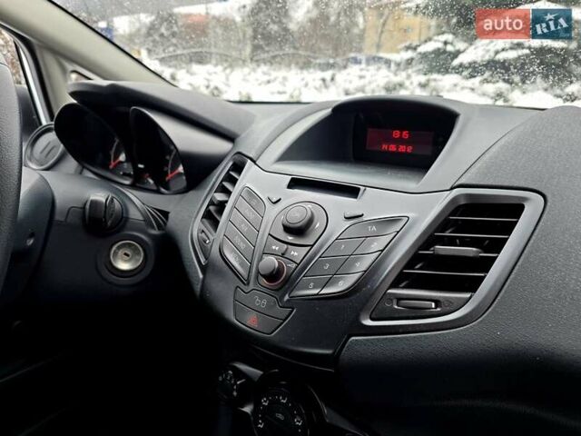 Білий Форд Фієста, об'ємом двигуна 1.25 л та пробігом 53 тис. км за 6400 $, фото 56 на Automoto.ua