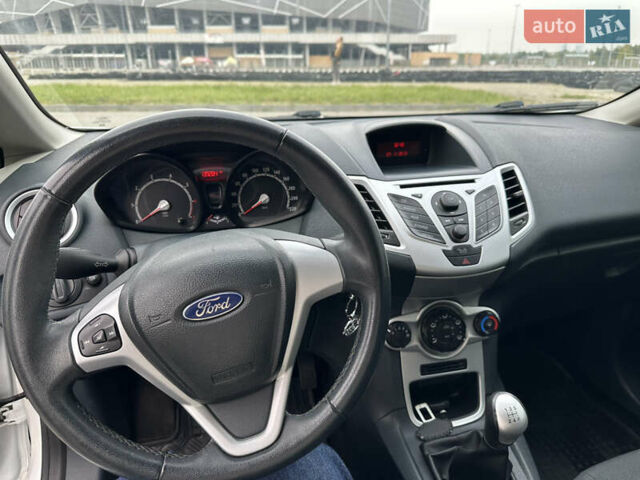 Белый Форд Фиеста, объемом двигателя 1.25 л и пробегом 140 тыс. км за 6300 $, фото 6 на Automoto.ua