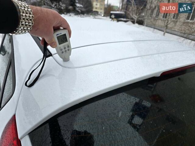 Білий Форд Фієста, об'ємом двигуна 1.25 л та пробігом 53 тис. км за 6400 $, фото 36 на Automoto.ua