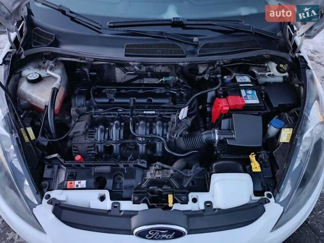 Белый Форд Фиеста, объемом двигателя 1.4 л и пробегом 95 тыс. км за 6900 $, фото 39 на Automoto.ua