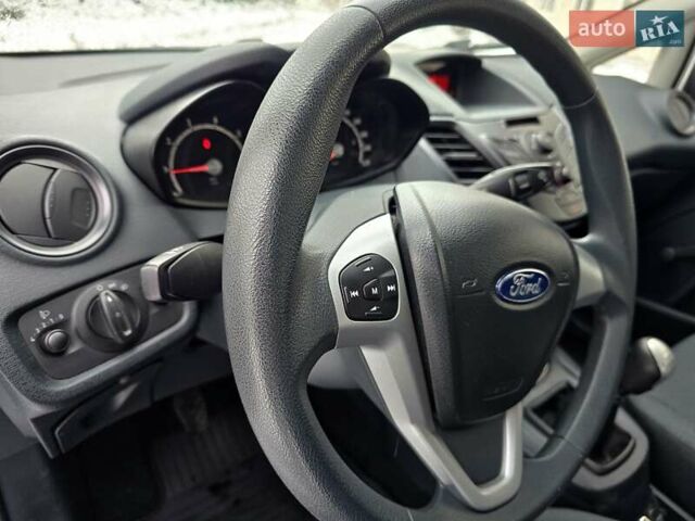 Білий Форд Фієста, об'ємом двигуна 1.25 л та пробігом 53 тис. км за 6400 $, фото 87 на Automoto.ua