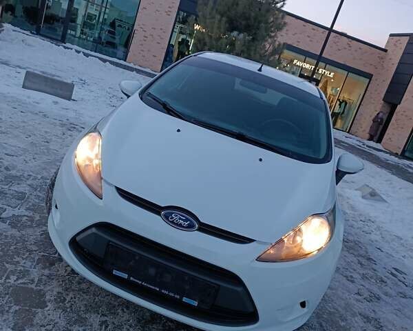 Белый Форд Фиеста, объемом двигателя 1.4 л и пробегом 95 тыс. км за 6900 $, фото 16 на Automoto.ua
