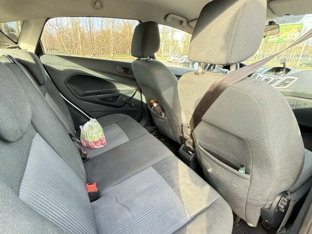 Белый Форд Фиеста, объемом двигателя 1.2 л и пробегом 147 тыс. км за 5800 $, фото 13 на Automoto.ua