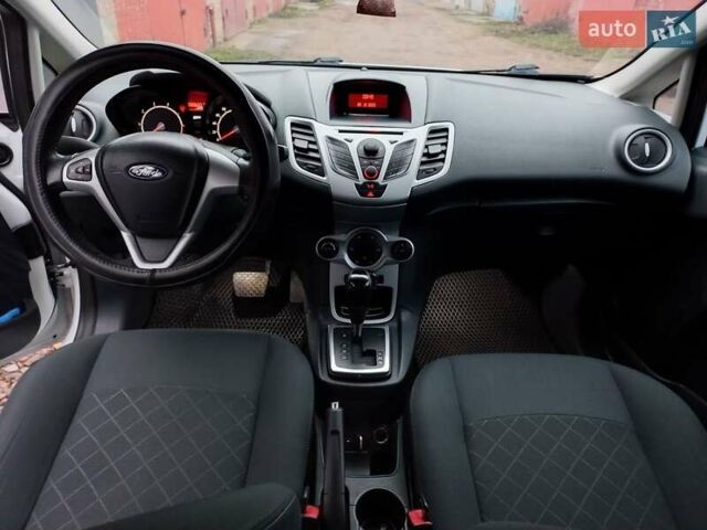 Белый Форд Фиеста, объемом двигателя 1.39 л и пробегом 66 тыс. км за 8200 $, фото 12 на Automoto.ua