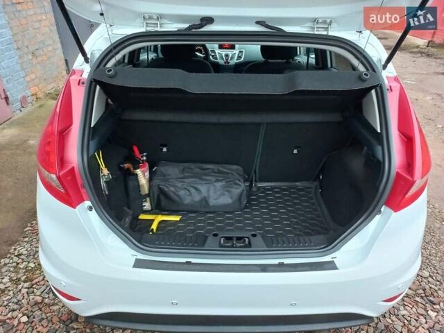 Белый Форд Фиеста, объемом двигателя 1.39 л и пробегом 66 тыс. км за 8200 $, фото 15 на Automoto.ua