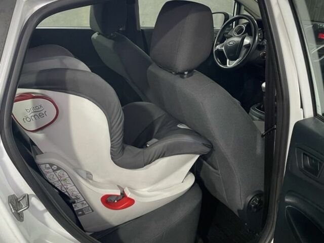 Білий Форд Фієста, об'ємом двигуна 1.4 л та пробігом 125 тис. км за 6000 $, фото 12 на Automoto.ua