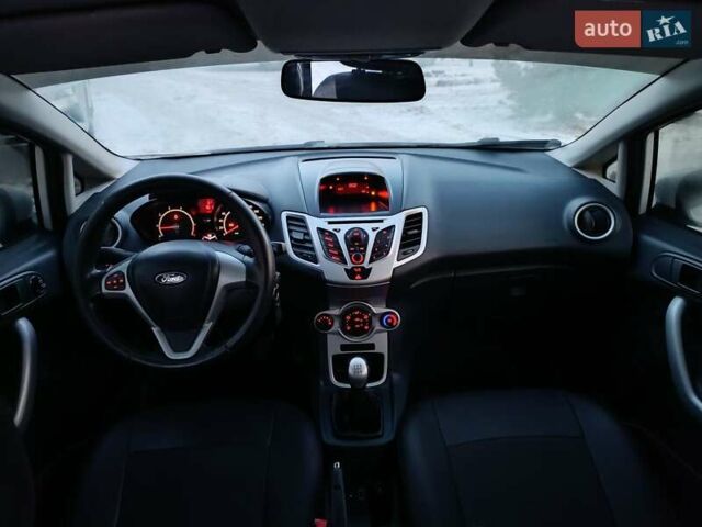 Белый Форд Фиеста, объемом двигателя 1.4 л и пробегом 95 тыс. км за 6900 $, фото 33 на Automoto.ua