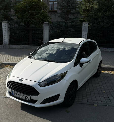 Білий Форд Фієста, об'ємом двигуна 1.25 л та пробігом 137 тис. км за 6000 $, фото 28 на Automoto.ua