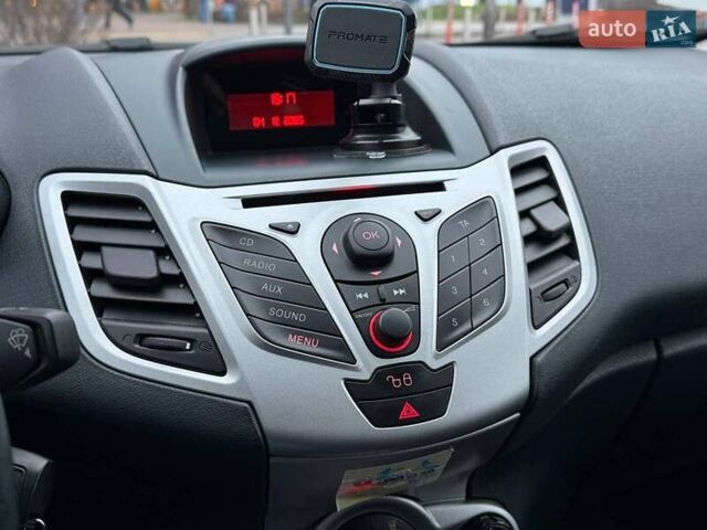 Білий Форд Фієста, об'ємом двигуна 1.39 л та пробігом 150 тис. км за 6990 $, фото 22 на Automoto.ua