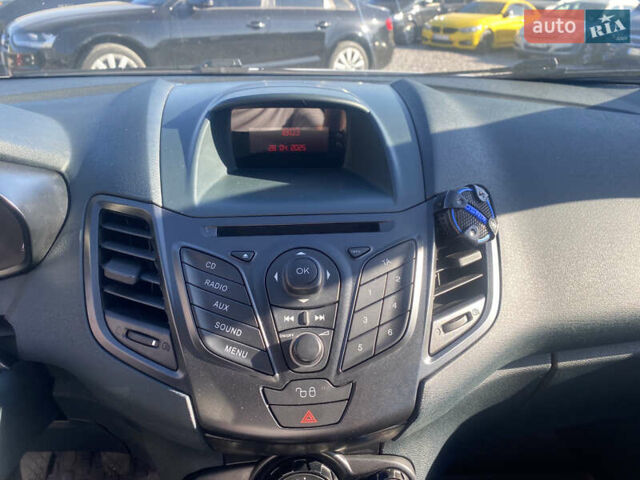 Белый Форд Фиеста, объемом двигателя 1.24 л и пробегом 108 тыс. км за 5600 $, фото 11 на Automoto.ua