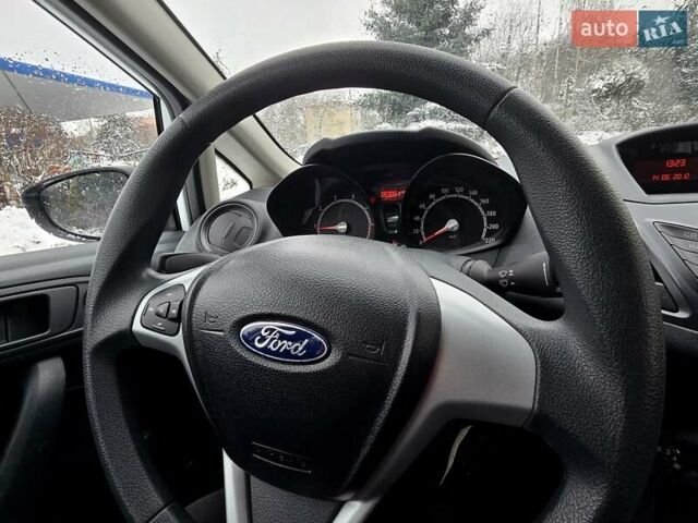 Білий Форд Фієста, об'ємом двигуна 1.25 л та пробігом 53 тис. км за 6400 $, фото 100 на Automoto.ua