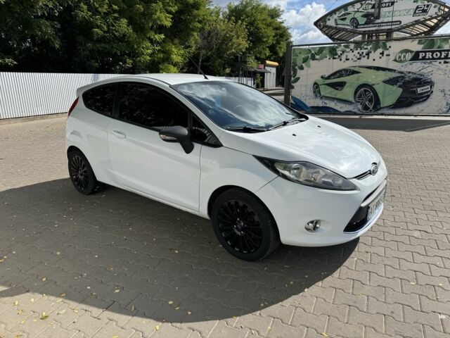 Білий Форд Фієста, об'ємом двигуна 1.4 л та пробігом 220 тис. км за 3604 $, фото 5 на Automoto.ua