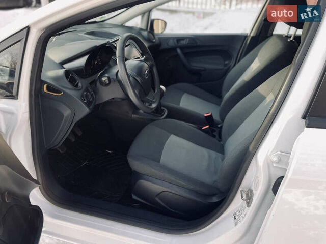 Белый Форд Фиеста, объемом двигателя 1.24 л и пробегом 209 тыс. км за 6499 $, фото 2 на Automoto.ua