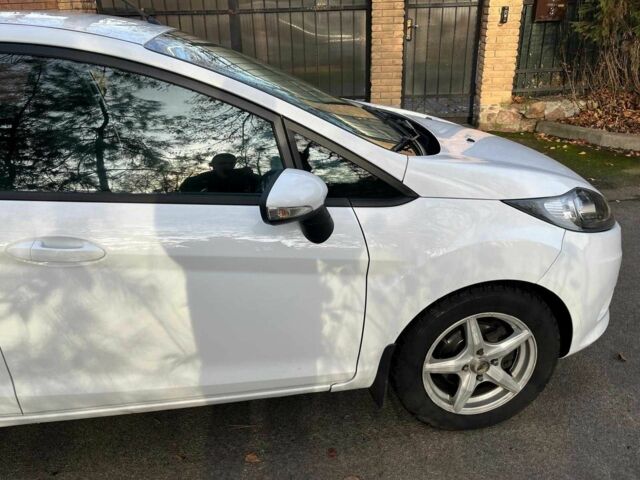 Білий Форд Фієста, об'ємом двигуна 1.2 л та пробігом 170 тис. км за 6290 $, фото 13 на Automoto.ua