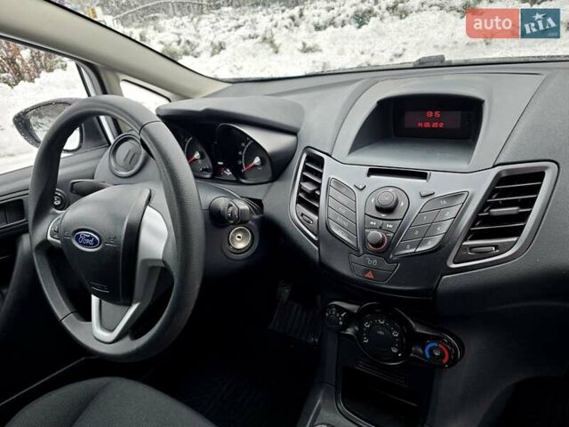 Білий Форд Фієста, об'ємом двигуна 1.25 л та пробігом 53 тис. км за 6400 $, фото 52 на Automoto.ua