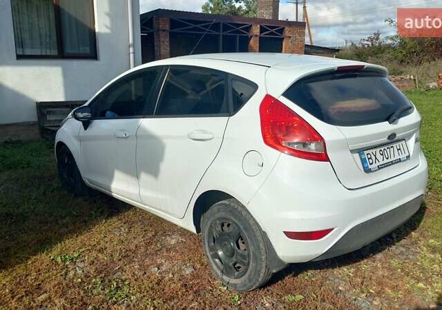 Форд Фієста 2012 у Хмельницькому на Automoto.ua Білий Форд Фієста, об'ємом двигуна 1.25 л та пробігом 123 тис. км за 5700 $, фото 13 на Automoto.ua