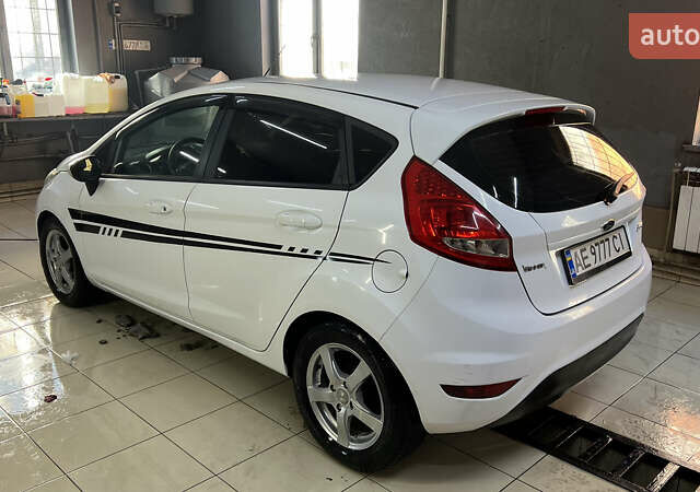 Белый Форд Фиеста, объемом двигателя 1.24 л и пробегом 127 тыс. км за 5200 $, фото 5 на Automoto.ua