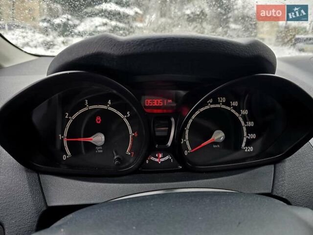 Білий Форд Фієста, об'ємом двигуна 1.25 л та пробігом 53 тис. км за 6400 $, фото 88 на Automoto.ua