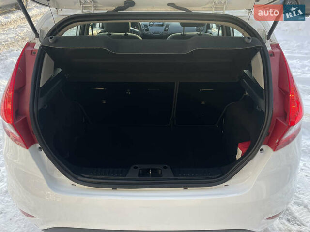 Белый Форд Фиеста, объемом двигателя 1.24 л и пробегом 209 тыс. км за 6499 $, фото 28 на Automoto.ua