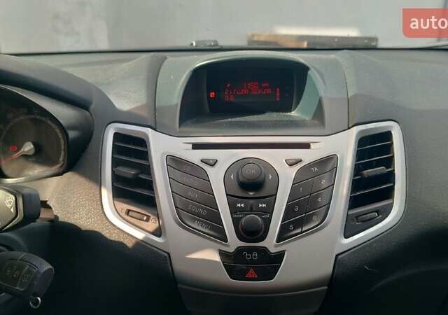 Форд Фієста 2012 у Хмельницькому на Automoto.ua Білий Форд Фієста, об'ємом двигуна 1.25 л та пробігом 123 тис. км за 5700 $, фото 10 на Automoto.ua