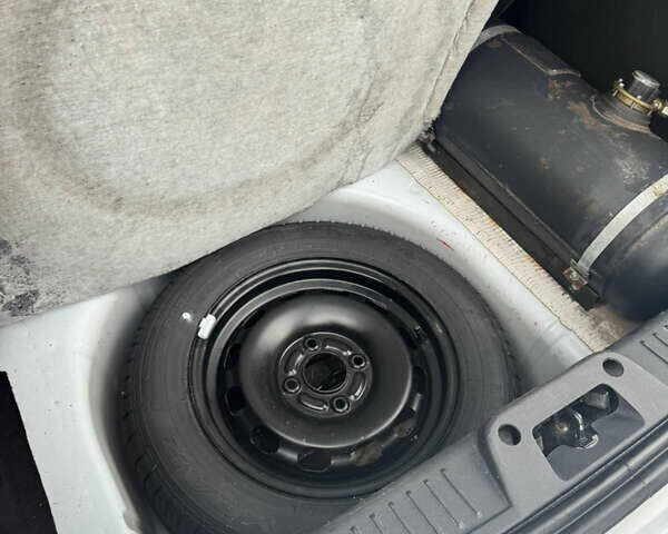 Белый Форд Фиеста, объемом двигателя 1.4 л и пробегом 128 тыс. км за 7100 $, фото 14 на Automoto.ua