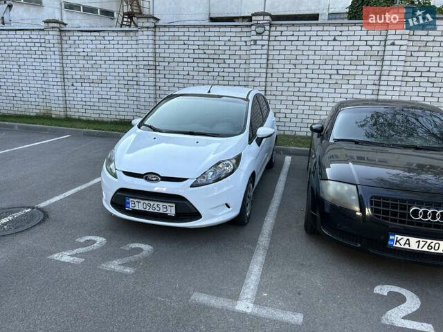 Білий Форд Фієста, об'ємом двигуна 1.4 л та пробігом 225 тис. км за 5900 $, фото 32 на Automoto.ua