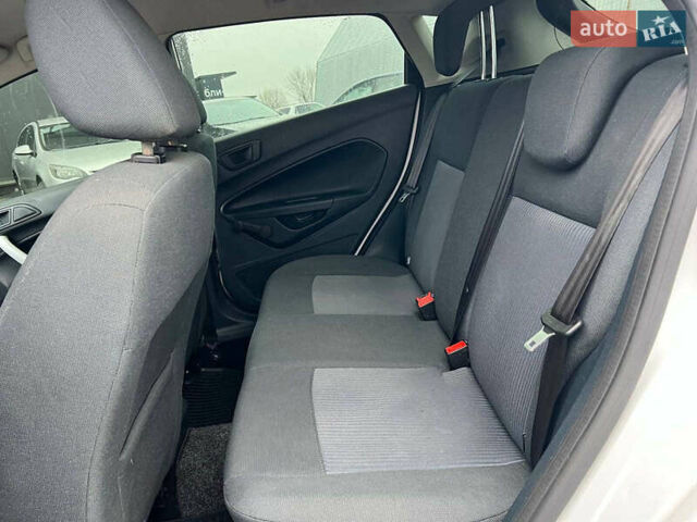 Білий Форд Фієста, об'ємом двигуна 1.2 л та пробігом 140 тис. км за 6990 $, фото 33 на Automoto.ua