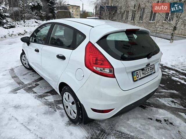 Білий Форд Фієста, об'ємом двигуна 1.25 л та пробігом 53 тис. км за 6400 $, фото 127 на Automoto.ua