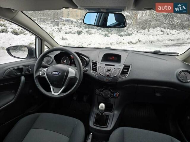 Білий Форд Фієста, об'ємом двигуна 1.25 л та пробігом 53 тис. км за 6400 $, фото 76 на Automoto.ua