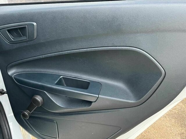 Білий Форд Фієста, об'ємом двигуна 1.2 л та пробігом 170 тис. км за 6290 $, фото 19 на Automoto.ua