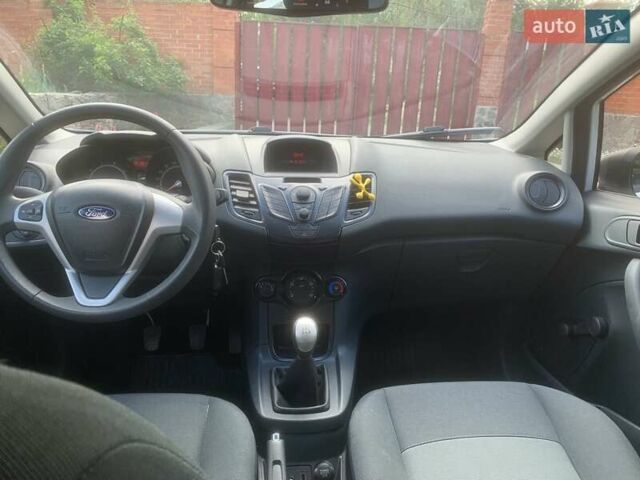 Форд Фиеста 2012 в Полтаве на Automoto.ua Белый Форд Фиеста, объемом двигателя 1.25 л и пробегом 51 тыс. км за 7199 $, фото 12 на Automoto.ua