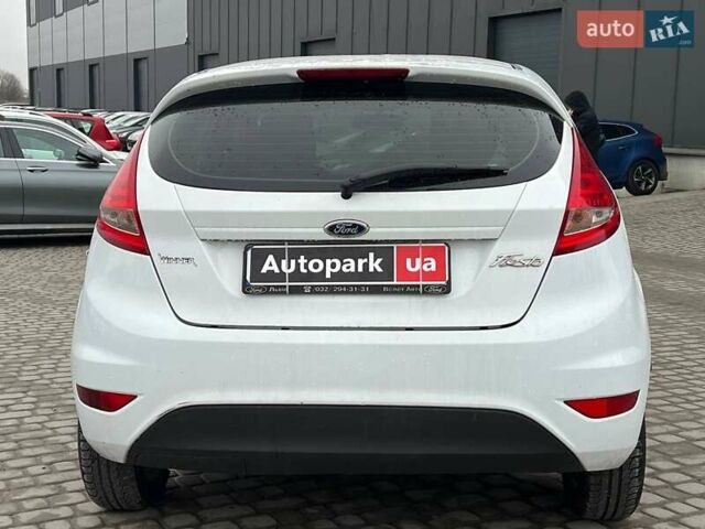 Білий Форд Фієста, об'ємом двигуна 1.2 л та пробігом 140 тис. км за 6990 $, фото 5 на Automoto.ua