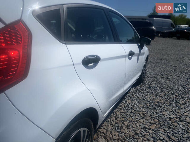 Белый Форд Фиеста, объемом двигателя 1.24 л и пробегом 108 тыс. км за 5600 $, фото 8 на Automoto.ua