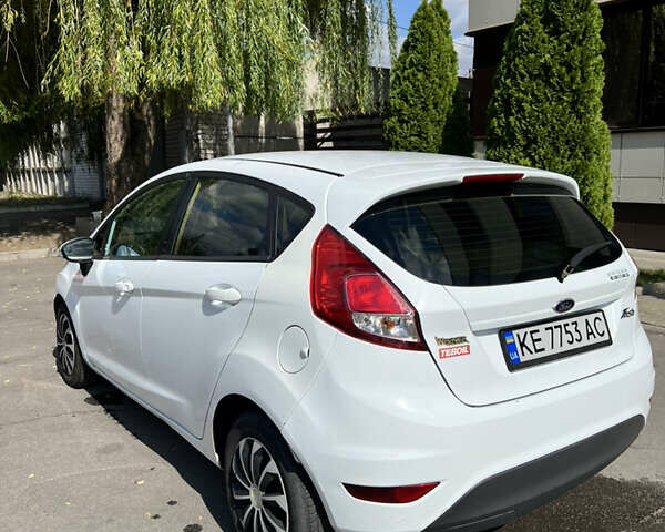 Білий Форд Фієста, об'ємом двигуна 1.25 л та пробігом 192 тис. км за 5200 $, фото 5 на Automoto.ua