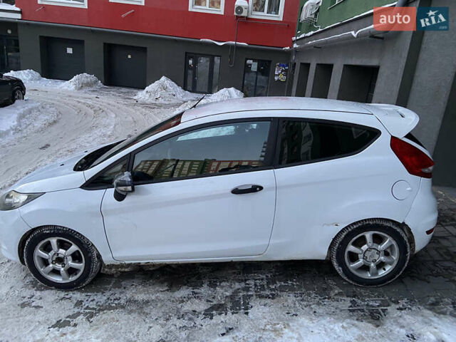 Белый Форд Фиеста, объемом двигателя 1.4 л и пробегом 198 тыс. км за 4399 $, фото 2 на Automoto.ua
