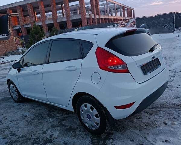 Белый Форд Фиеста, объемом двигателя 1.4 л и пробегом 95 тыс. км за 6900 $, фото 20 на Automoto.ua