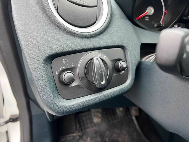 Білий Форд Фієста, об'ємом двигуна 1.2 л та пробігом 140 тис. км за 6990 $, фото 20 на Automoto.ua