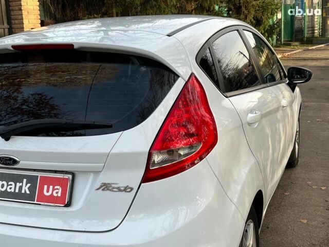 Белый Форд Фиеста, объемом двигателя 1.2 л и пробегом 170 тыс. км за 6290 $, фото 10 на Automoto.ua