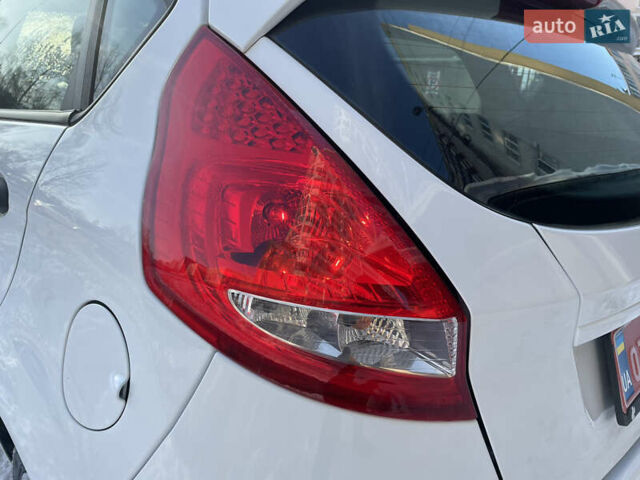Белый Форд Фиеста, объемом двигателя 1.24 л и пробегом 209 тыс. км за 6499 $, фото 13 на Automoto.ua