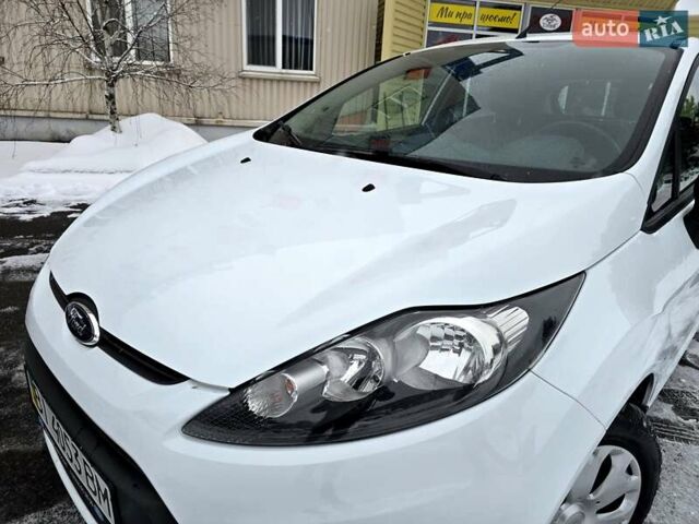 Білий Форд Фієста, об'ємом двигуна 1.25 л та пробігом 53 тис. км за 6400 $, фото 13 на Automoto.ua